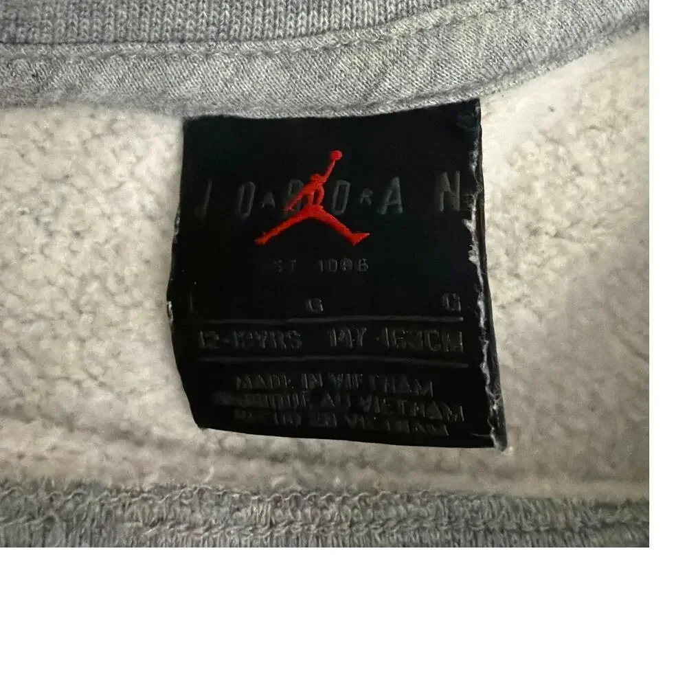 Nike Air Jordan Crewneck Graphic Gray Pullover Sweatshirt Youth Large 12/13
